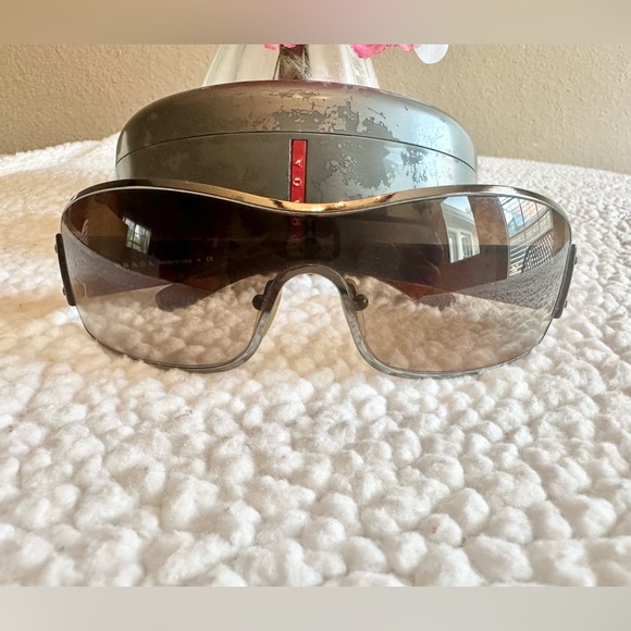 Authentic Prada sunglasses - Picture 3 of 7